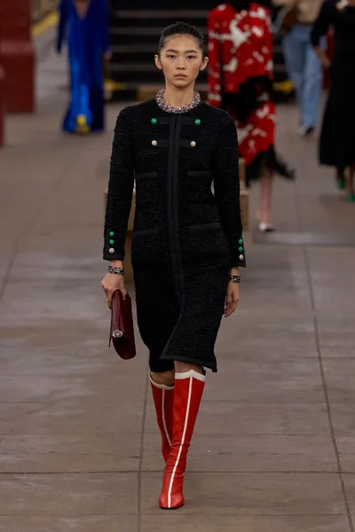 Look 11